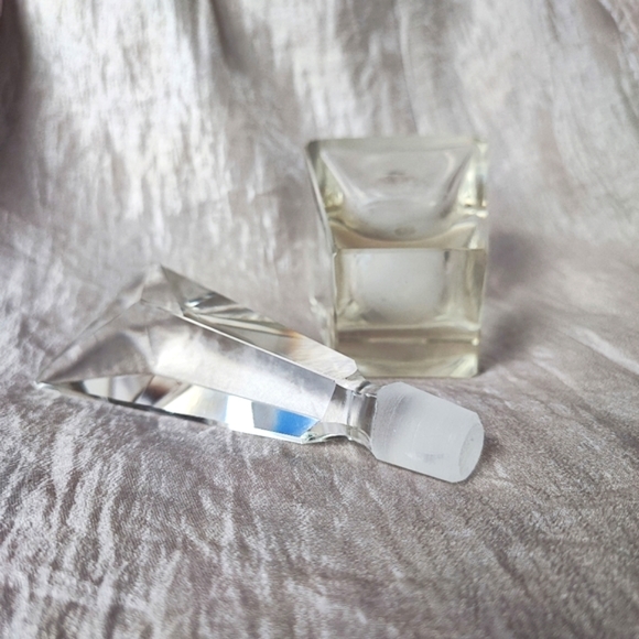 Vintage Perfume Bottle Clear Glass Heavy Crystal Prism  ***FLAW-CHIPS-FOGGED*** - Picture 4 of 13